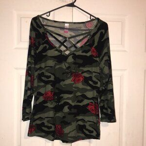 Junior’s NOBO Camouflage Rose Print Top
